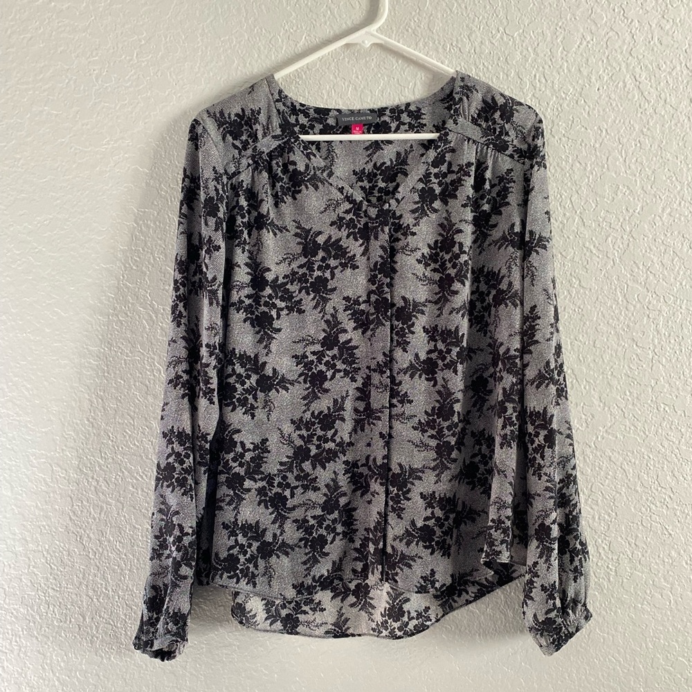 VINCE CAMUTO Floral LongSleeve tops. Medium